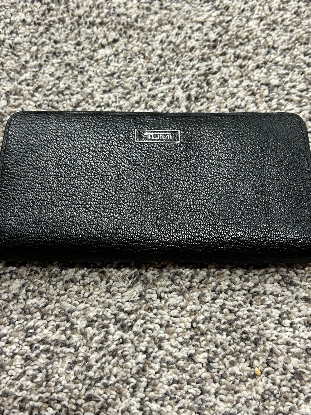 TUMI Women’s Wallet Black Zip-Around Multi Compartment Travel Quiet Luxury